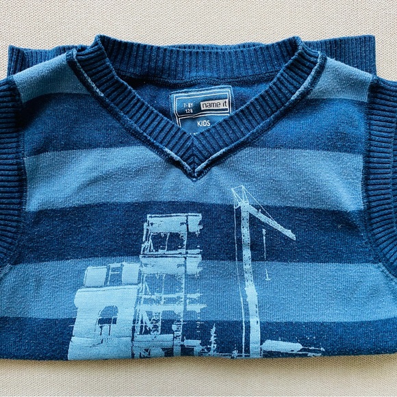 A beautiful European „NameIt“ sleeveless shirt - Picture 1 of 4